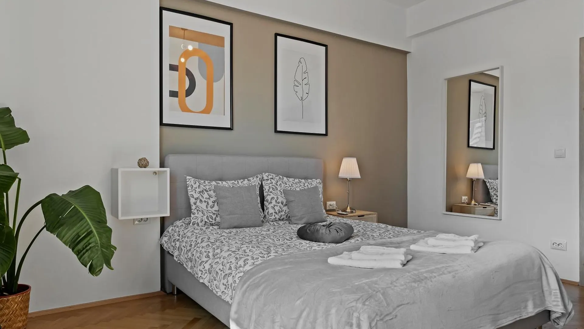 Ultracentral Dreamland Apartment 3 Bdrm Bucharest Romania