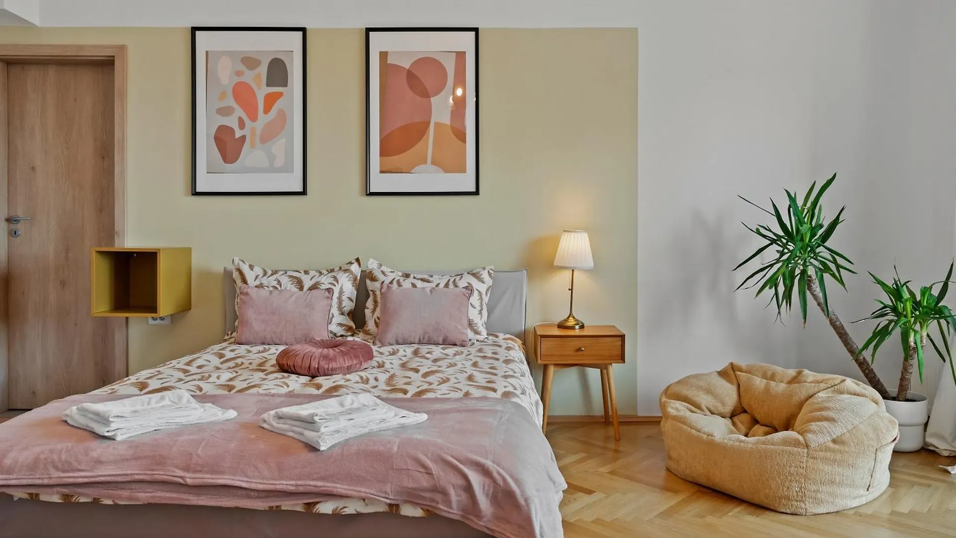Ultracentral Dreamland Apartment 3 Bdrm Bucharest Romania
