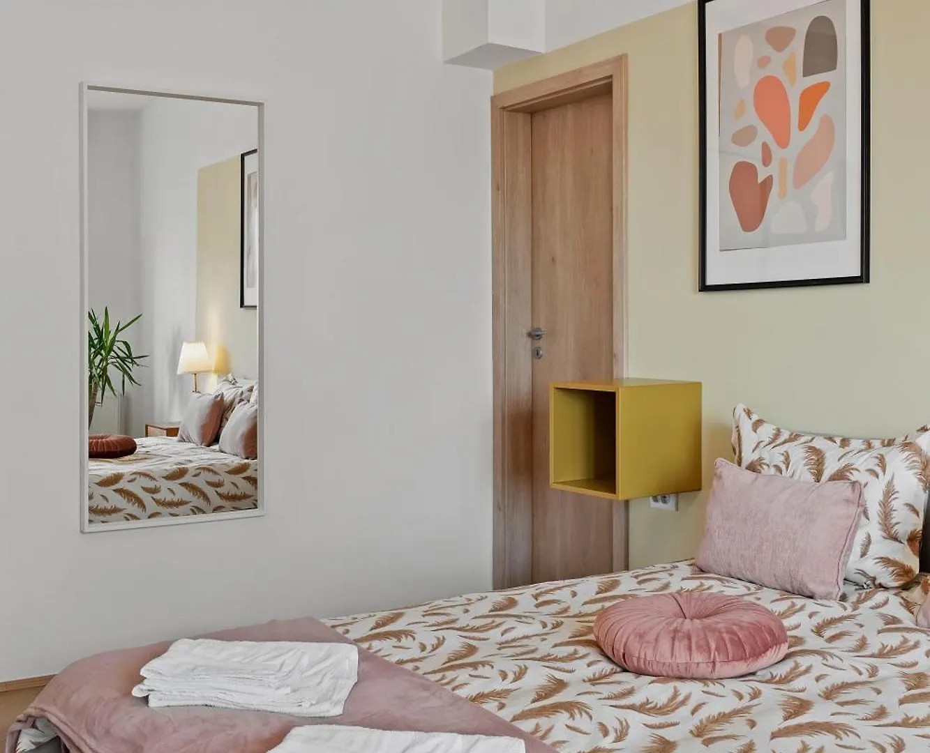 Ultracentral Dreamland Apartment 3 Bdrm Bucharest 0*,