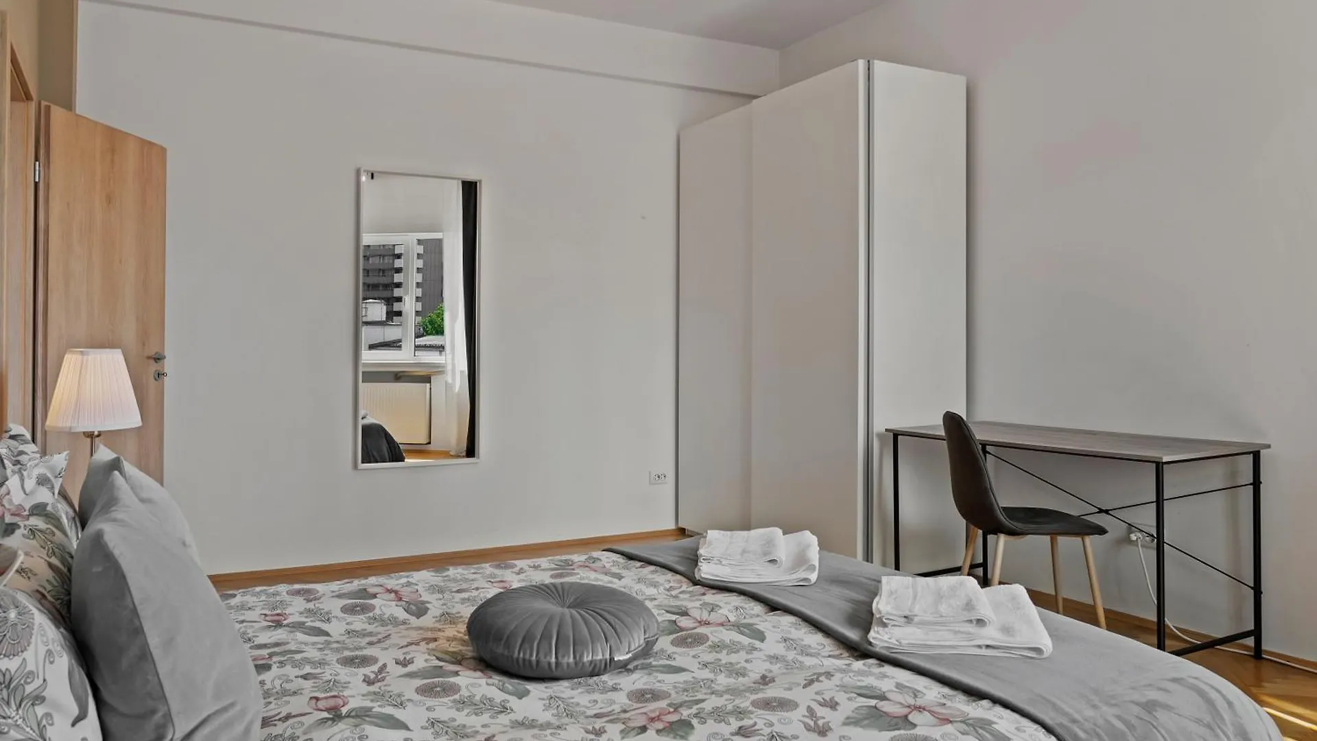 Ultracentral Dreamland Apartment 3 Bdrm Bucharest 0*,