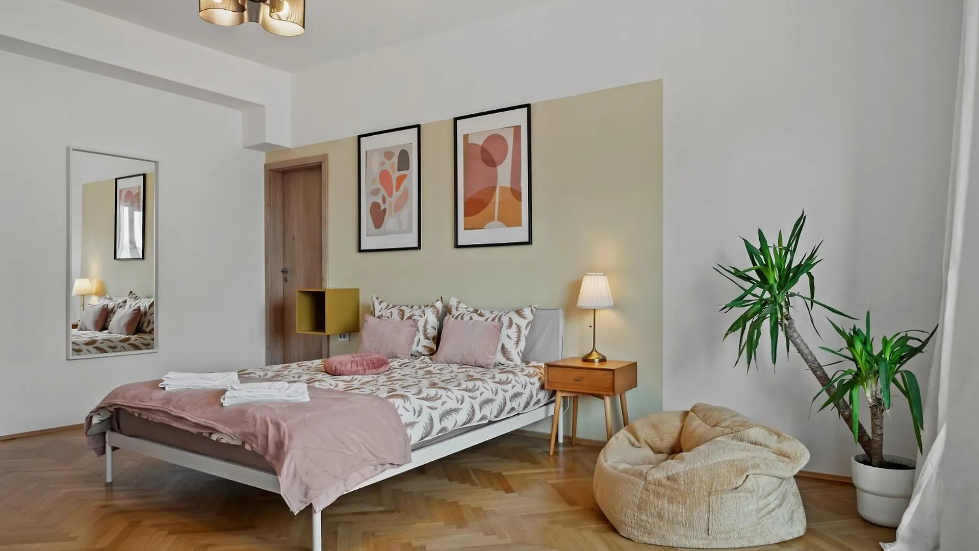 Ultracentral Dreamland Apartment 3 Bdrm Bucharest