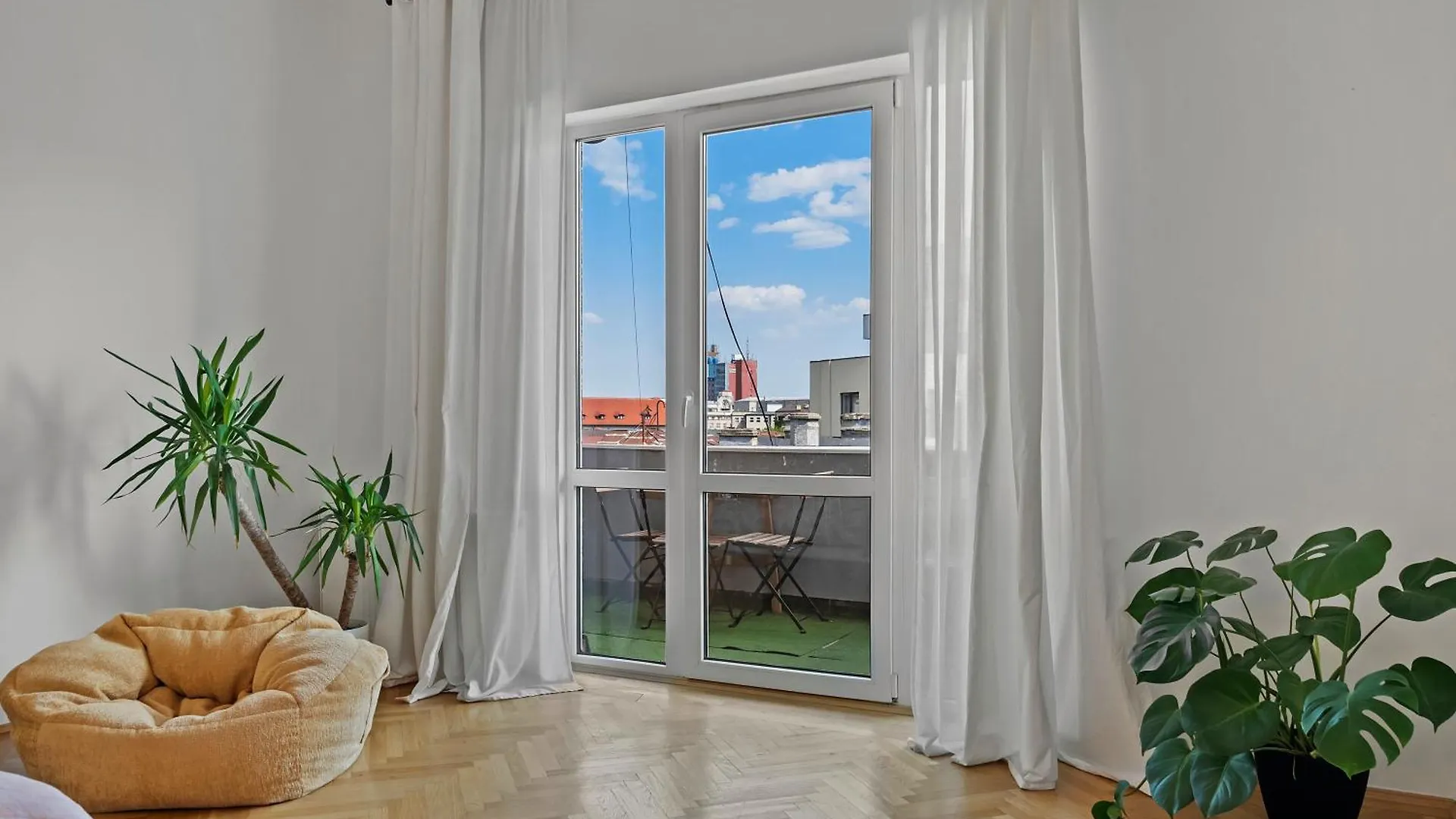 Ultracentral Dreamland Apartment 3 Bdrm Bucharest