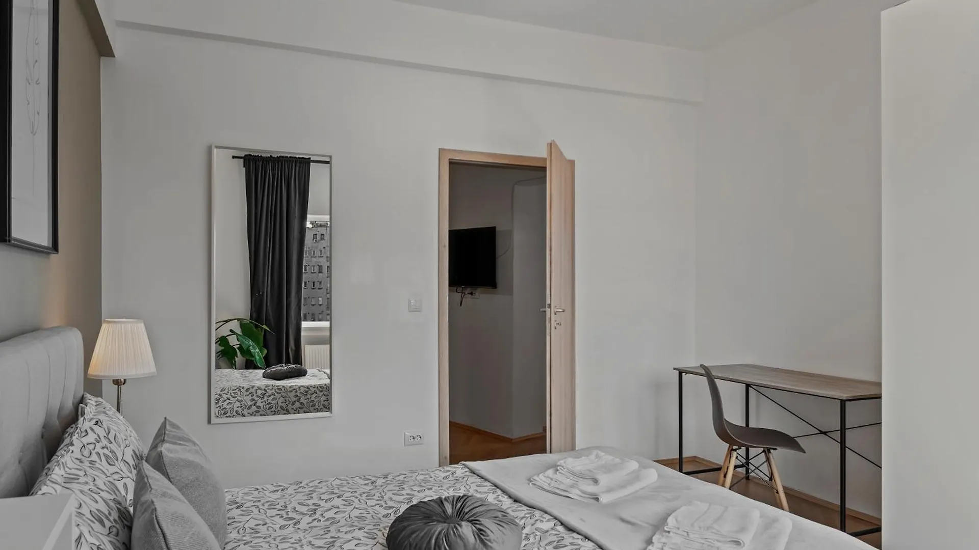 Ultracentral Dreamland Apartment 3 Bdrm Bucharest Romania