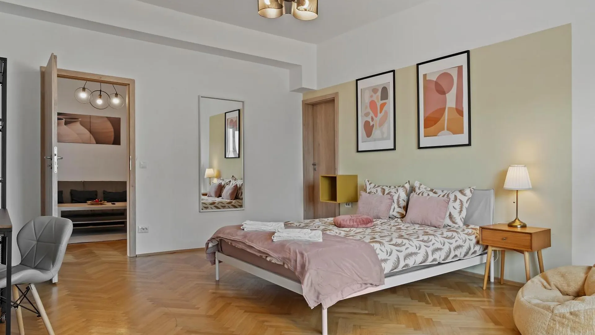 Ultracentral Dreamland Apartment 3 Bdrm Bucharest